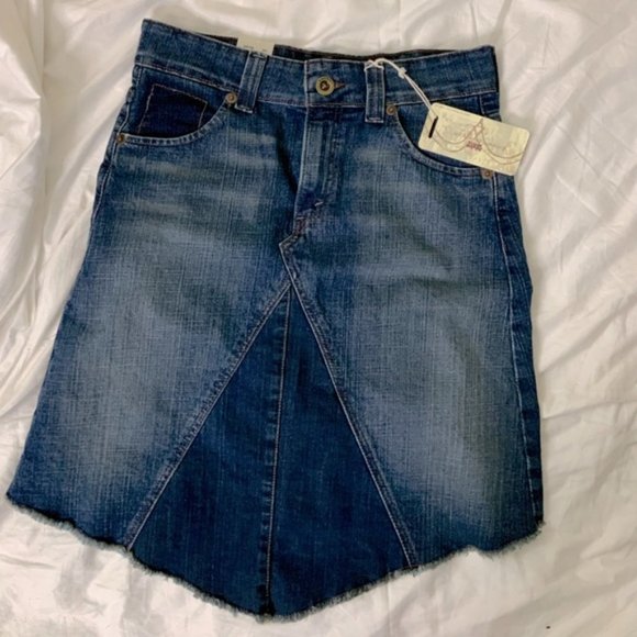 NWT Levi’s Distressed Stretch Frayed Denim Skirt - Picture 3 of 8